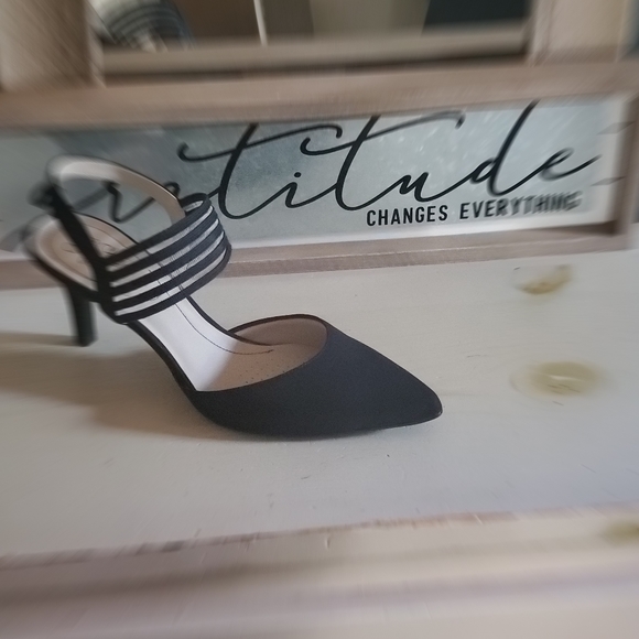 Shoes - Picture 1 of 4